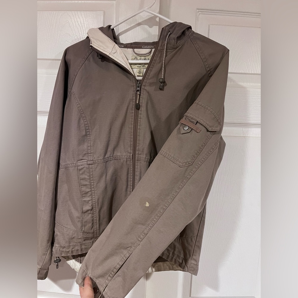Women’s tan Cabela’s jacket. Size small.